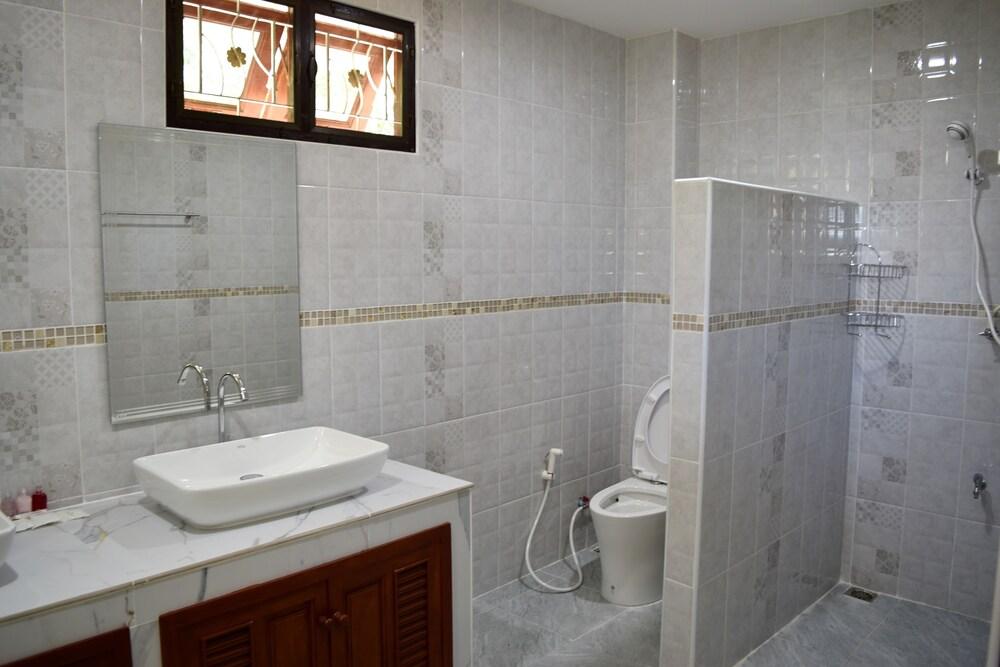 Kate House Bangsaphan سابان بانغ المظهر الخارجي الصورة